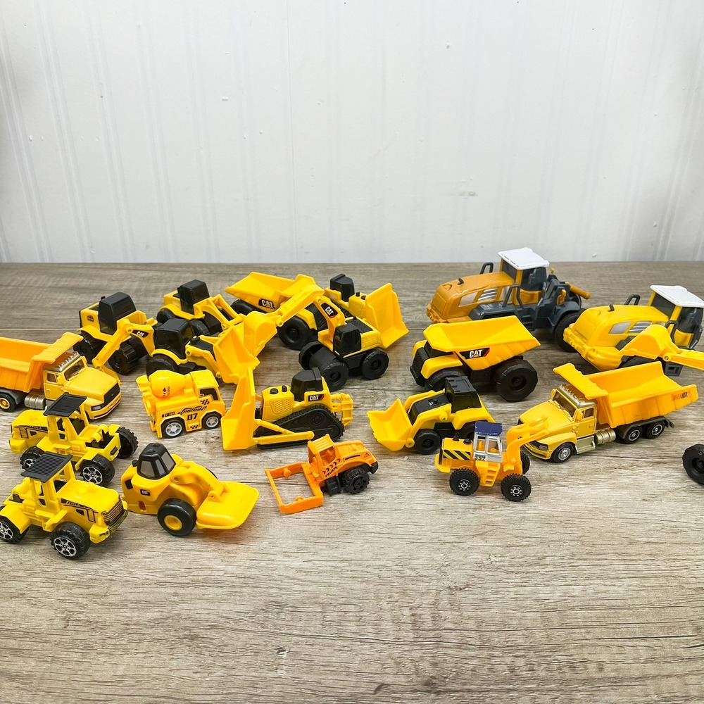 CAT Construction Toy Vehicle Lot Excavators Dump Trucks Bulldozers 16pc Set